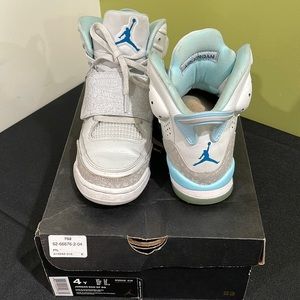 EUC ~ Jordan Son of GG Size 4Y pure platinum & green abyss